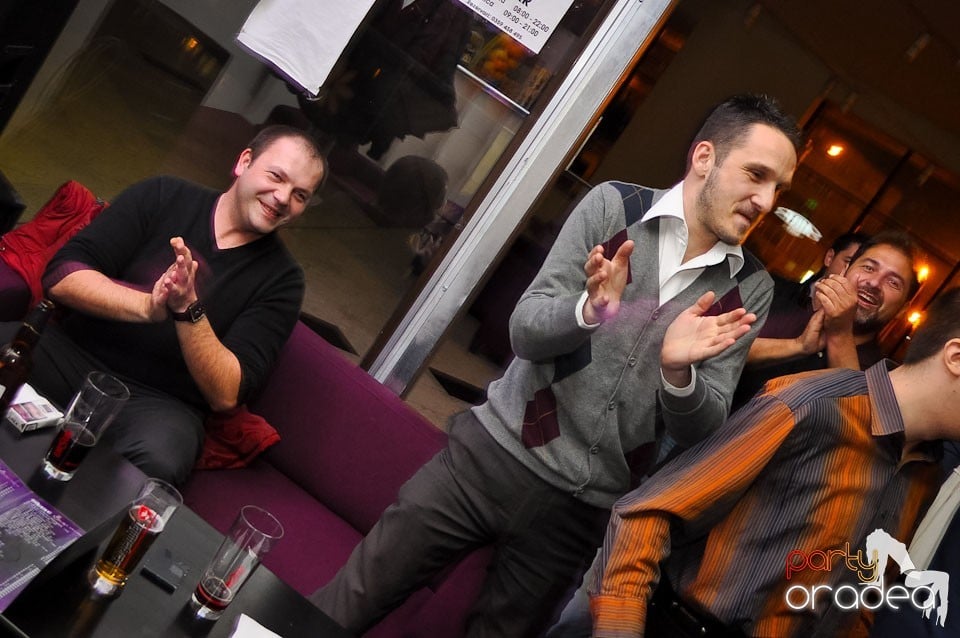 Karaoke Night în Blondy's Art Café, 