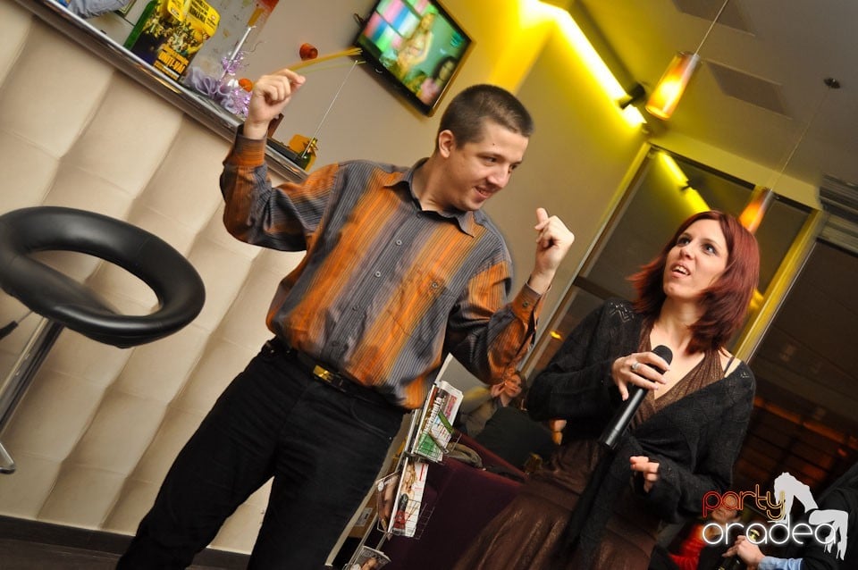 Karaoke Night în Blondy's Art Café, 