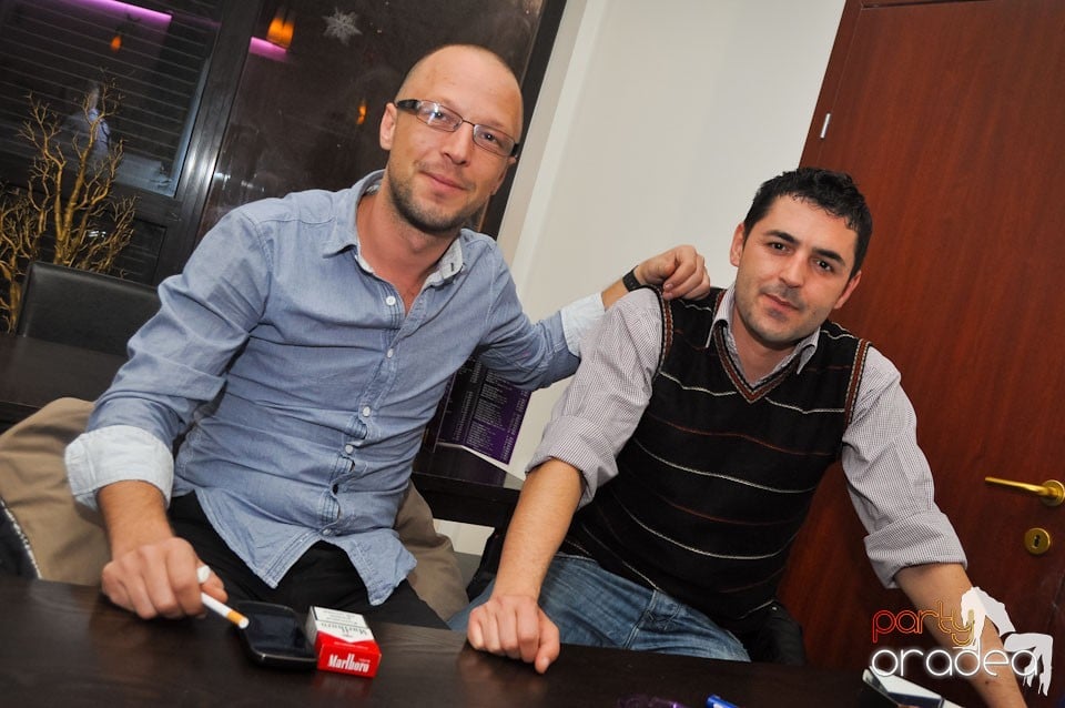 Karaoke Night în Blondy's Art Café, 