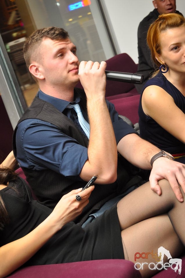 Karaoke Night în Blondy's Art Café, 