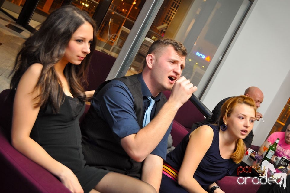 Karaoke Night în Blondy's Art Café, 