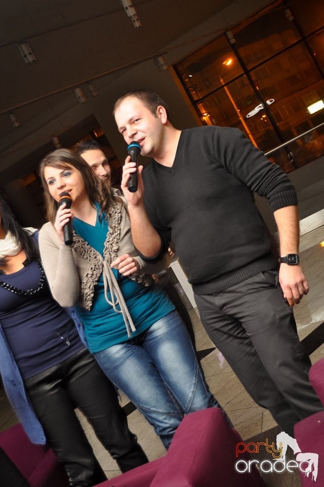 Karaoke Night în Blondy's Art Café, 