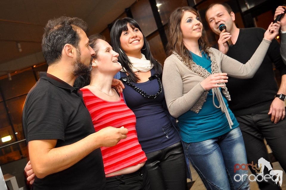 Karaoke Night în Blondy's Art Café, 
