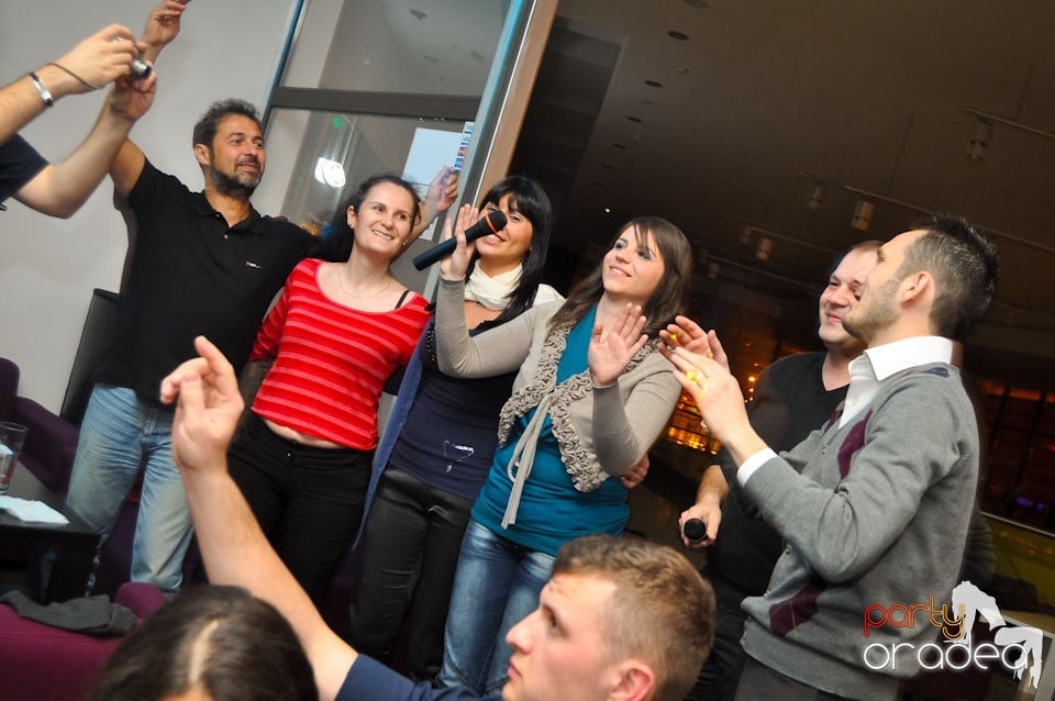 Karaoke Night în Blondy's Art Café, 