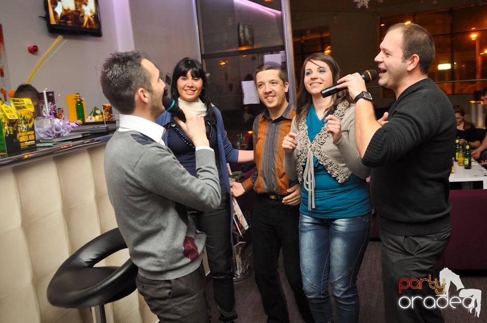 Karaoke Night în Blondy's Art Café, 