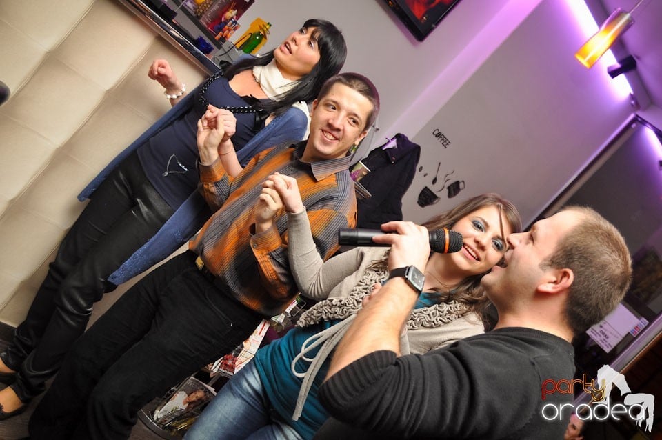 Karaoke Night în Blondy's Art Café, 