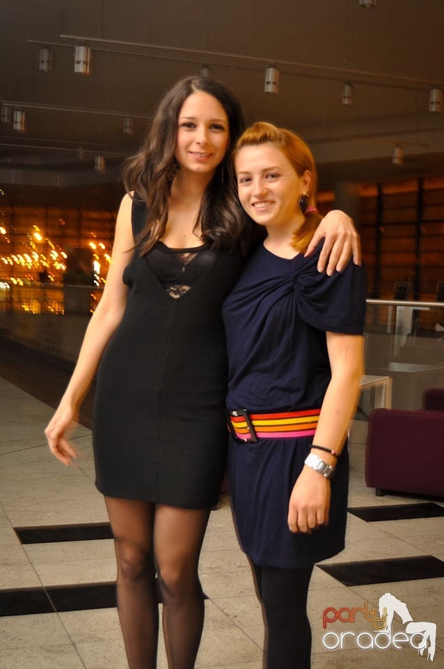 Karaoke Night în Blondy's Art Café, 