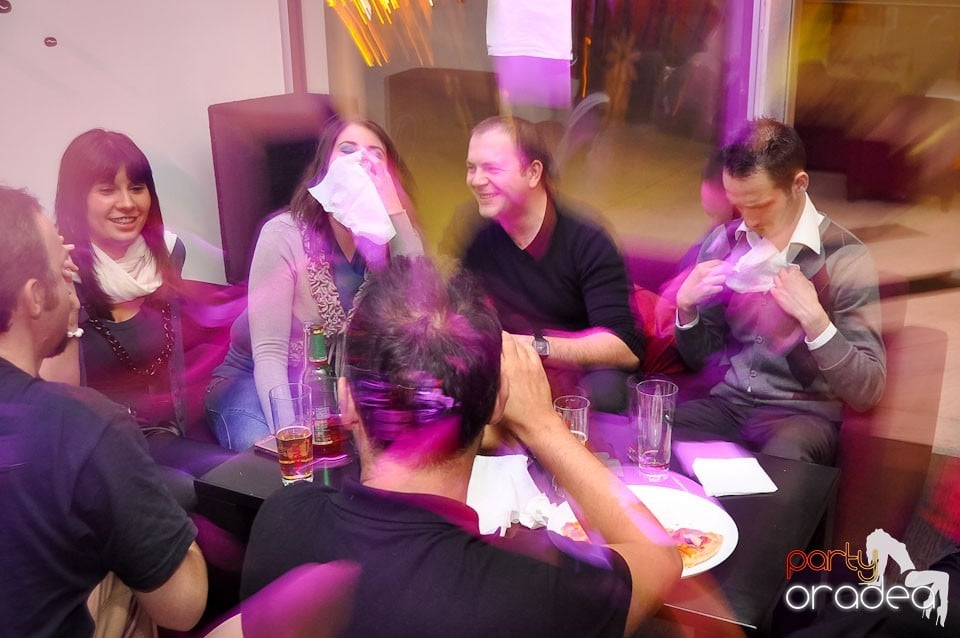 Karaoke Night în Blondy's Art Café, 