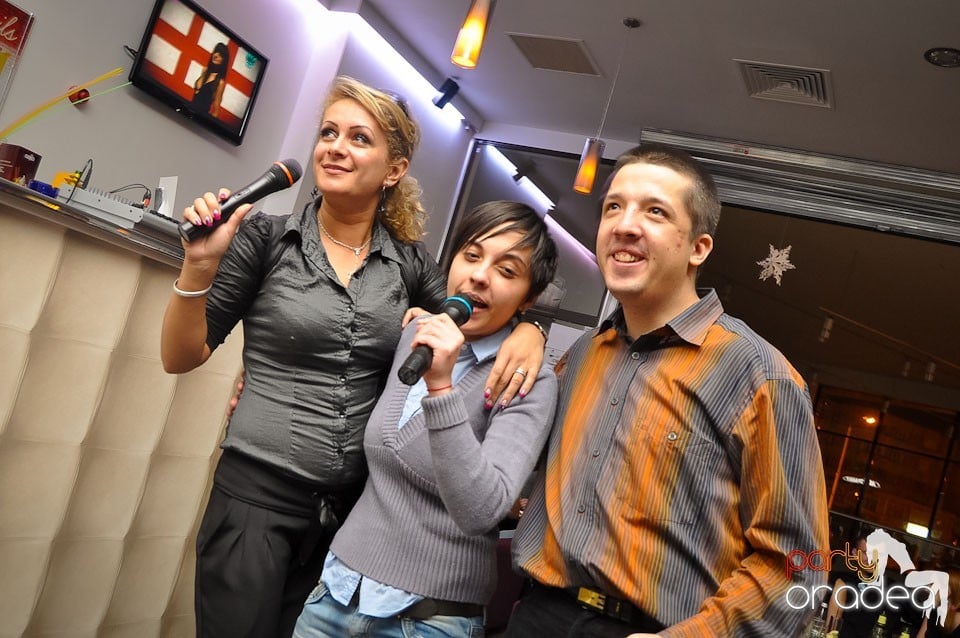 Karaoke Night în Blondy's Art Café, 