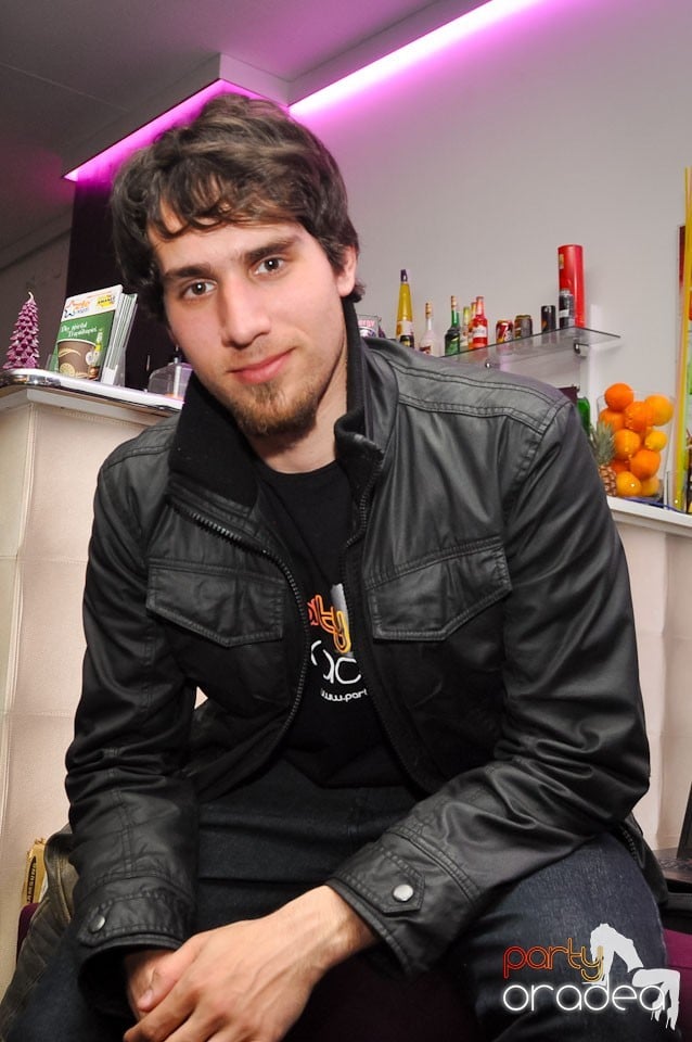 Karaoke Night în Blondy's Art Café, 