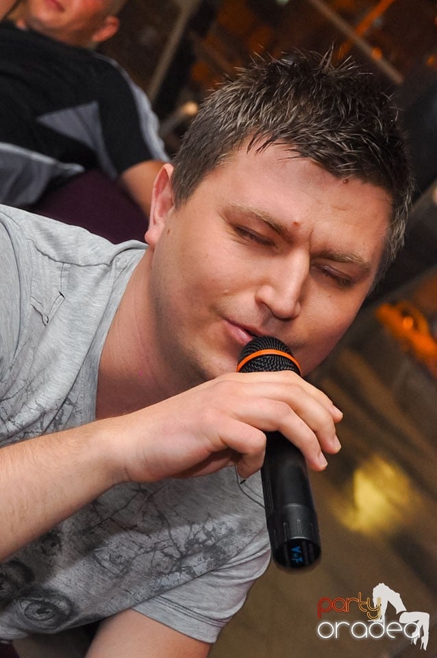 Karaoke-night în Blondy's Art Café, 