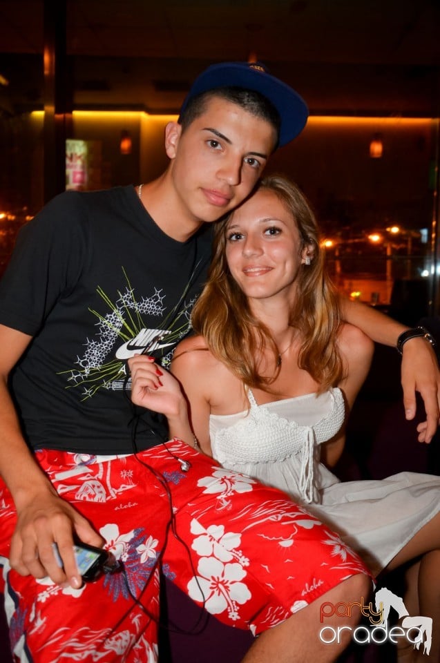 Karaoke Night în Blondy's Art Café,