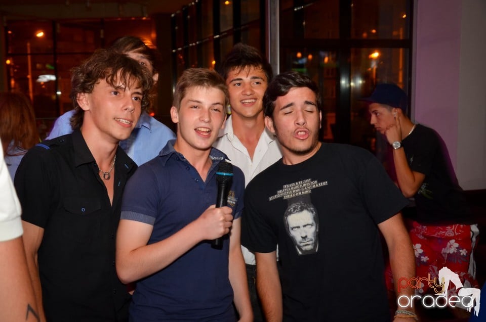 Karaoke Night în Blondy's Art Café,