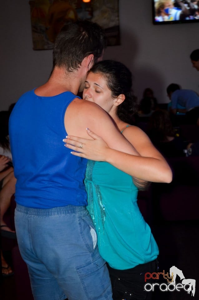 Karaoke Night în Blondy's Art Café,