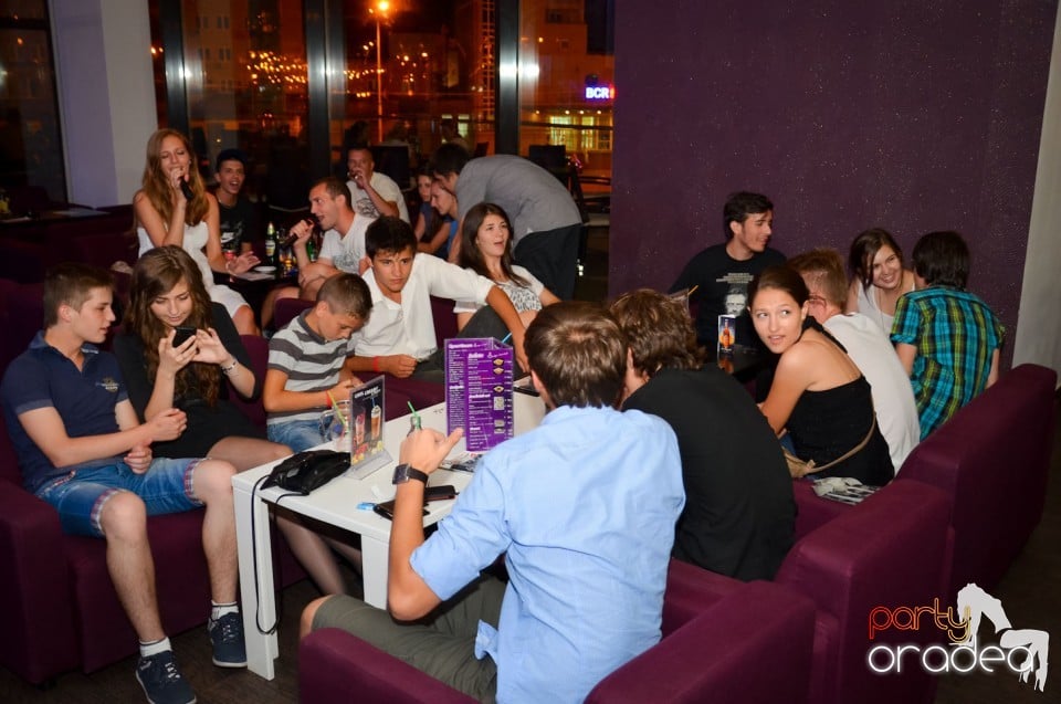 Karaoke Night în Blondy's Art Café, 