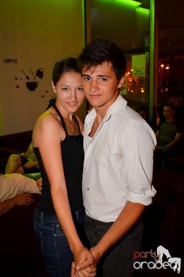 Karaoke Night în Blondy's Art Café, 