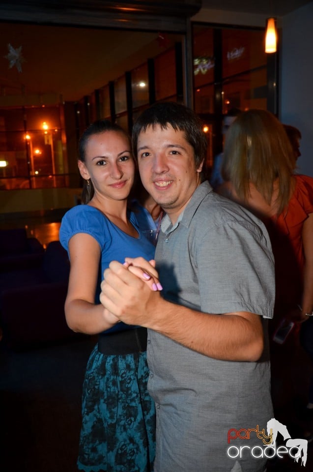 Karaoke Night în Blondy's Art Café, 