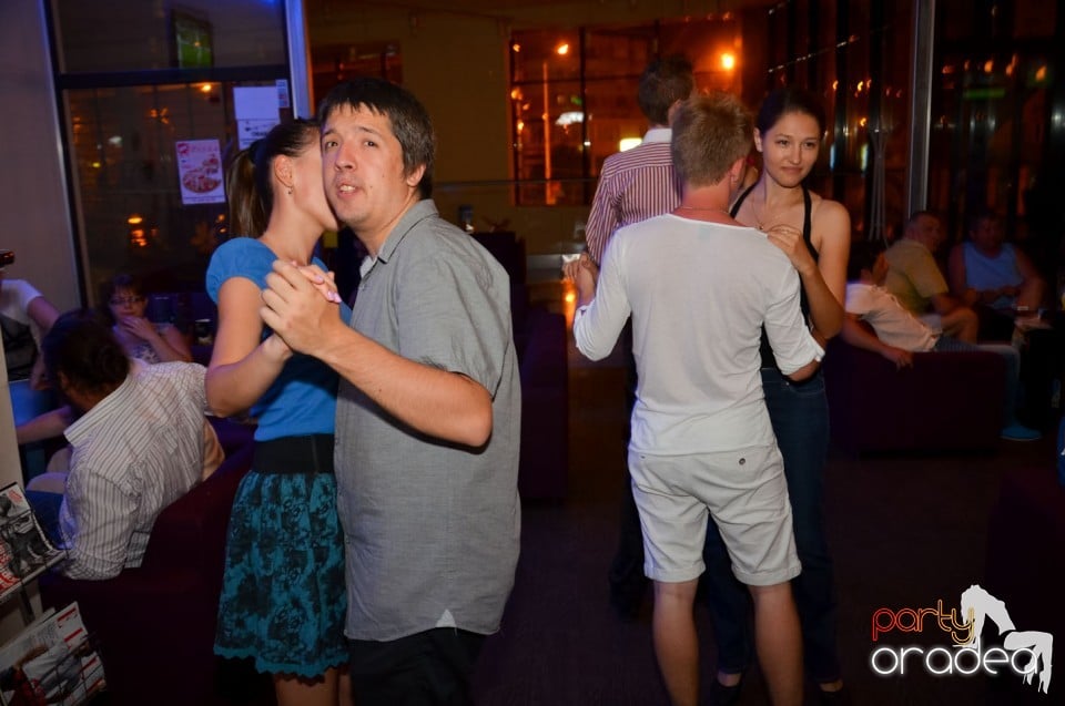 Karaoke Night în Blondy's Art Café,