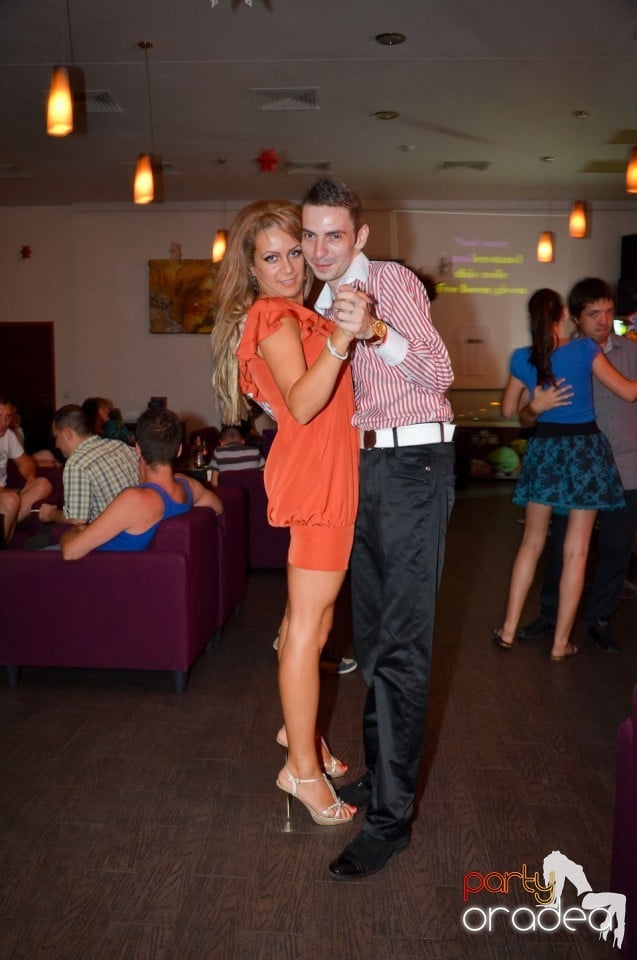 Karaoke Night în Blondy's Art Café,