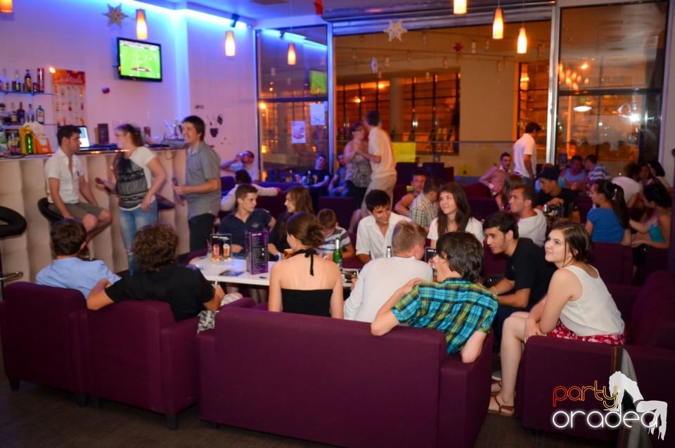Karaoke Night în Blondy's Art Café,