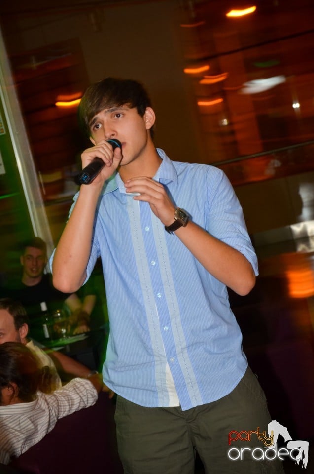 Karaoke Night în Blondy's Art Café, 