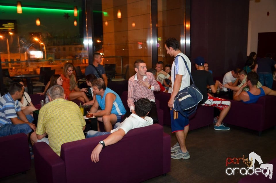 Karaoke Night în Blondy's Art Café, 