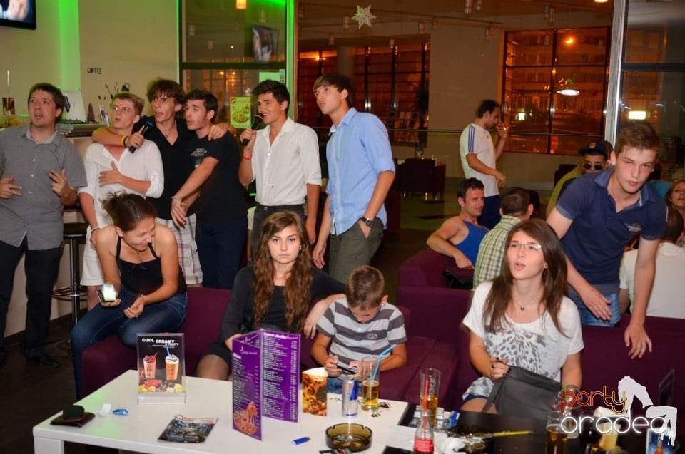 Karaoke Night în Blondy's Art Café,