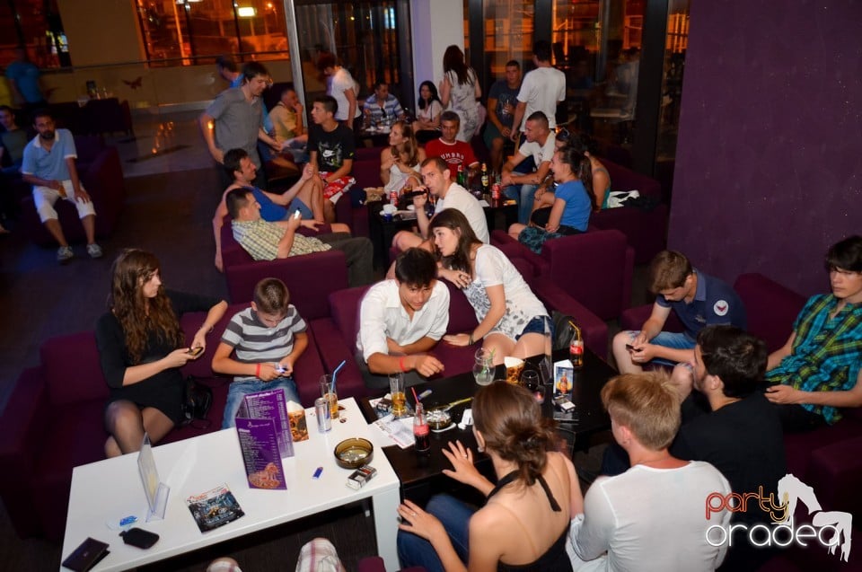 Karaoke Night în Blondy's Art Café, 