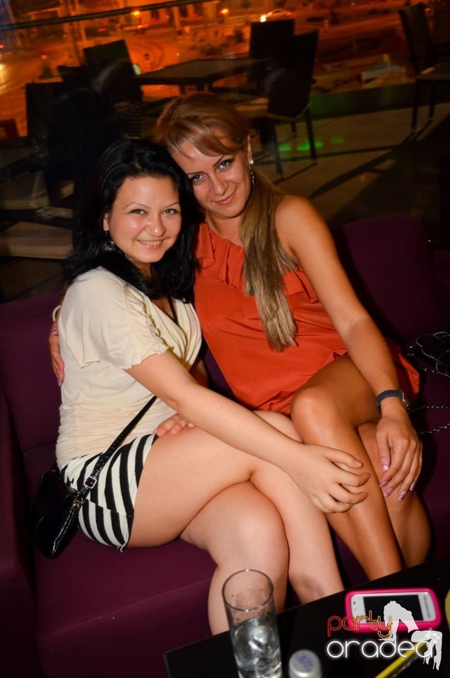 Karaoke Night în Blondy's Art Café,