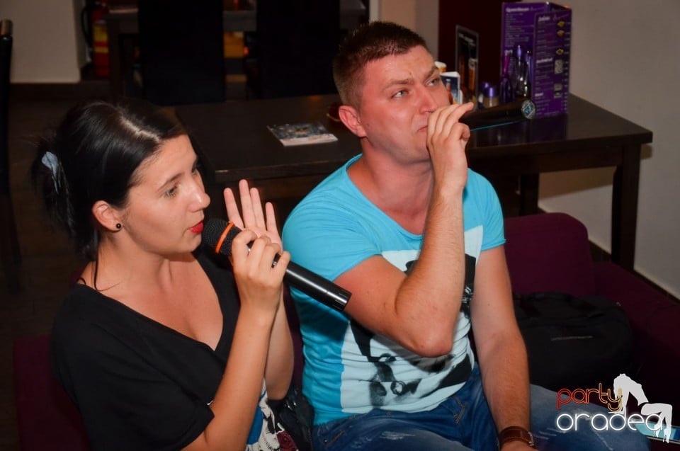 Karaoke Night în Blondy's Art Café,