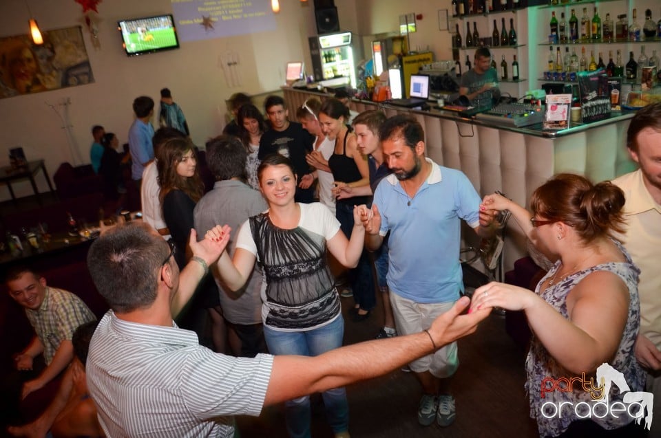 Karaoke Night în Blondy's Art Café,