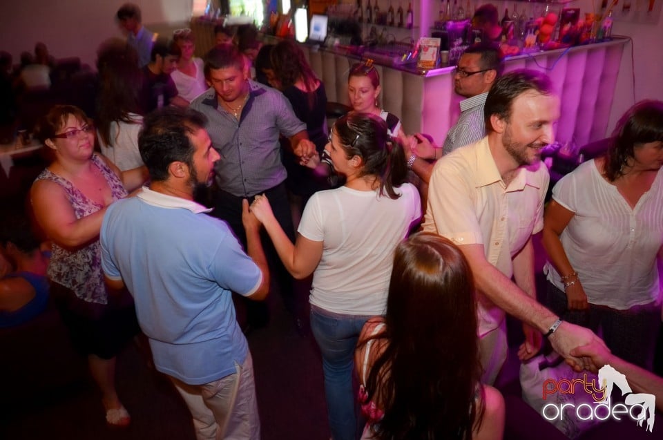 Karaoke Night în Blondy's Art Café,