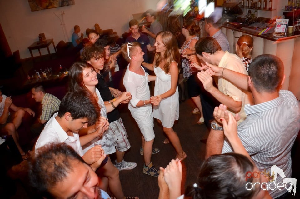 Karaoke Night în Blondy's Art Café,