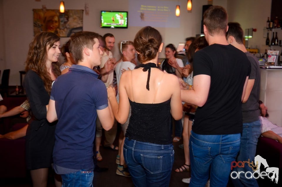 Karaoke Night în Blondy's Art Café,