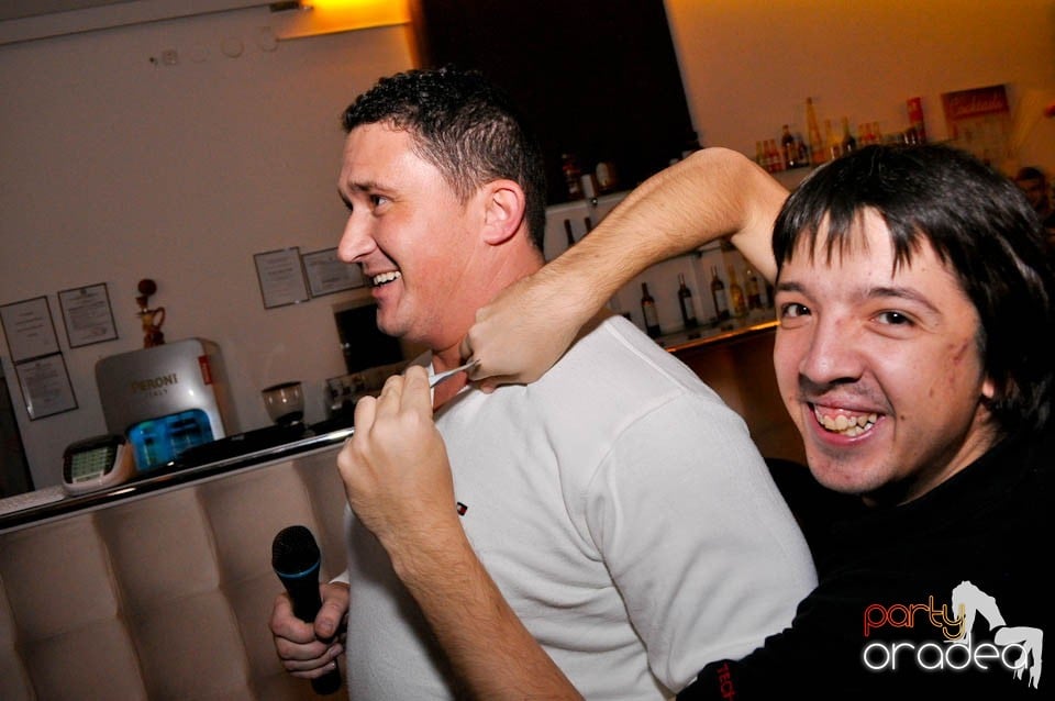Karaoke Night în Blondy's Art Cafe,