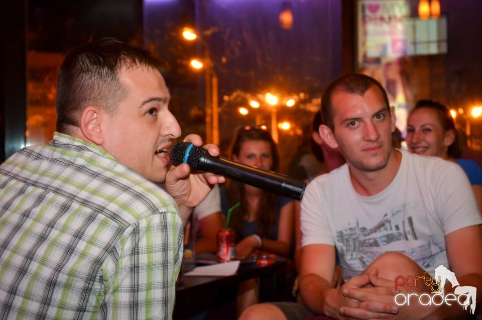 Karaoke Night în Blondy's Art Café, 