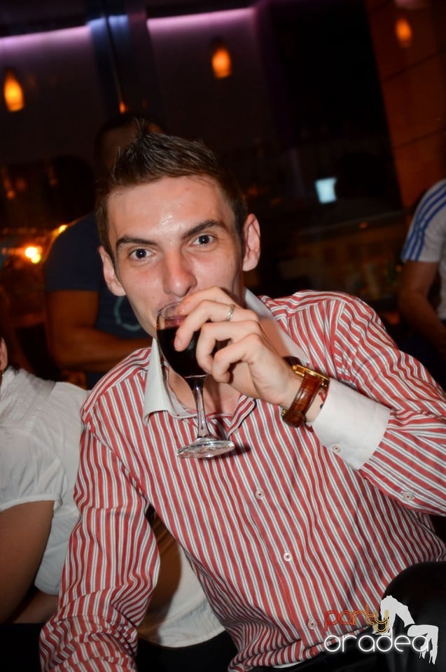 Karaoke Night în Blondy's Art Café, 