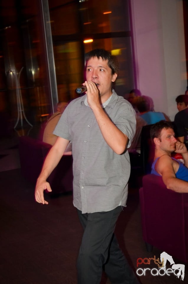 Karaoke Night în Blondy's Art Café, 