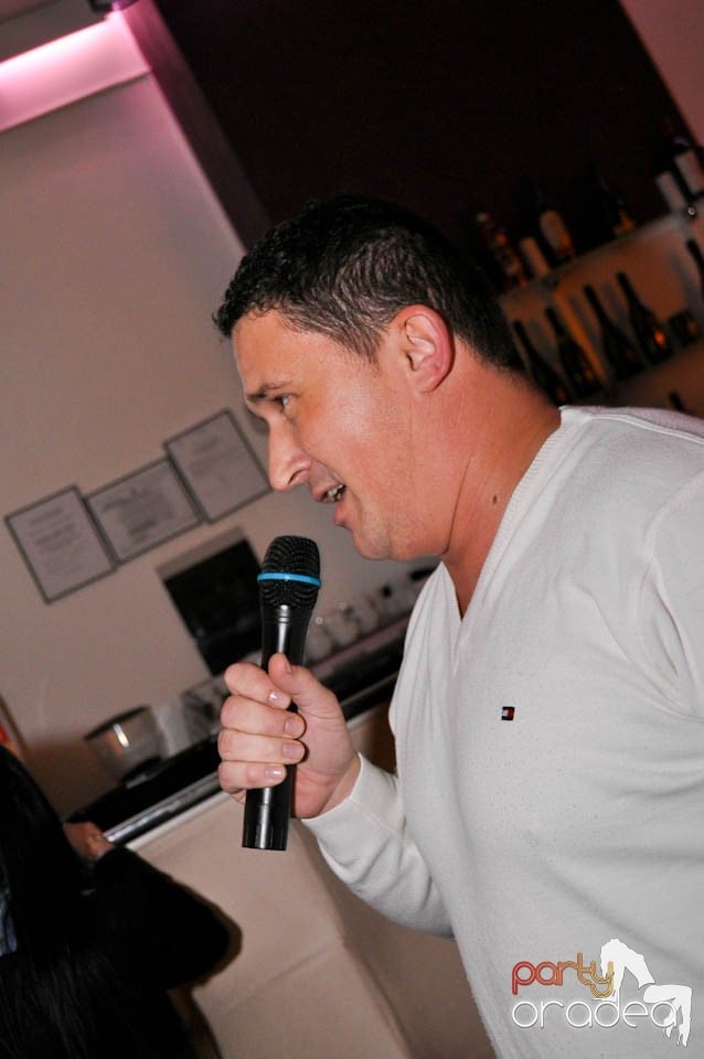 Karaoke Night în Blondy's Art Cafe, 