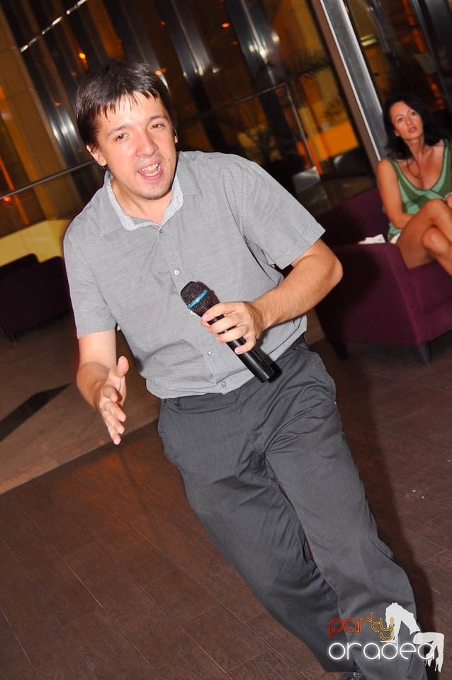 Karaoke Night în Blondy's Art Café, 