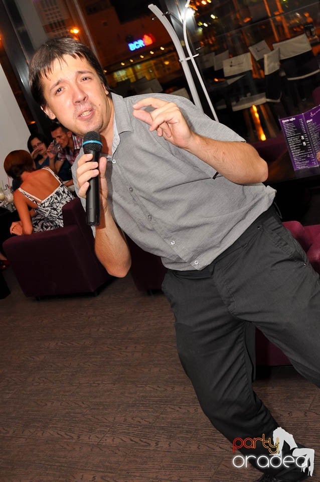 Karaoke Night în Blondy's Art Café, 