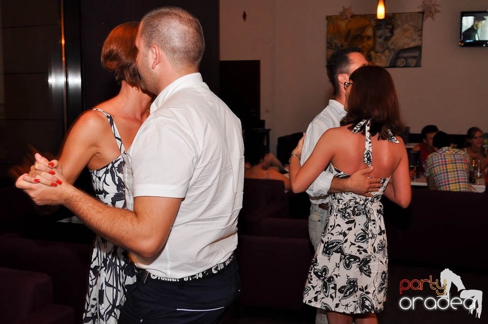 Karaoke Night în Blondy's Art Café, 