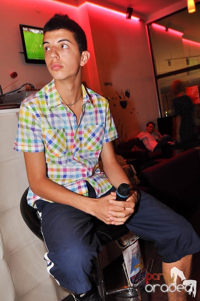 Karaoke Night în Blondy's Art Café, 