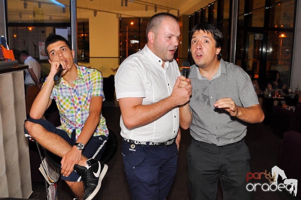 Karaoke Night în Blondy's Art Café, 