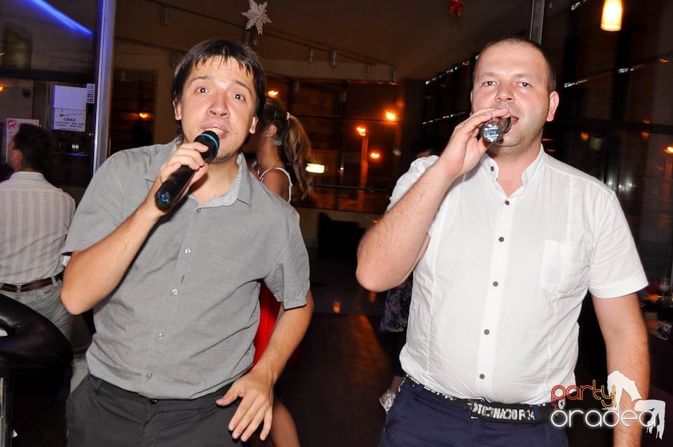 Karaoke Night în Blondy's Art Café, 