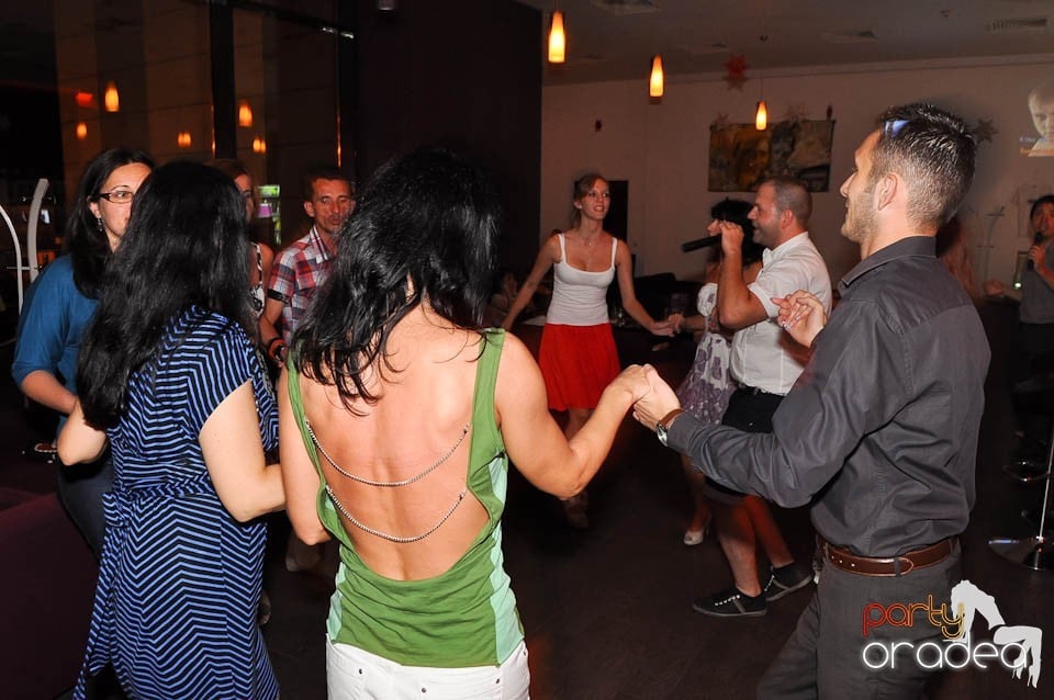 Karaoke Night în Blondy's Art Café, 