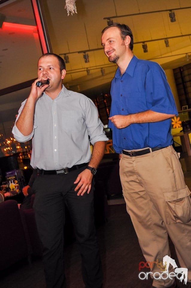 Karaoke Night în Blondy's Art Café, 