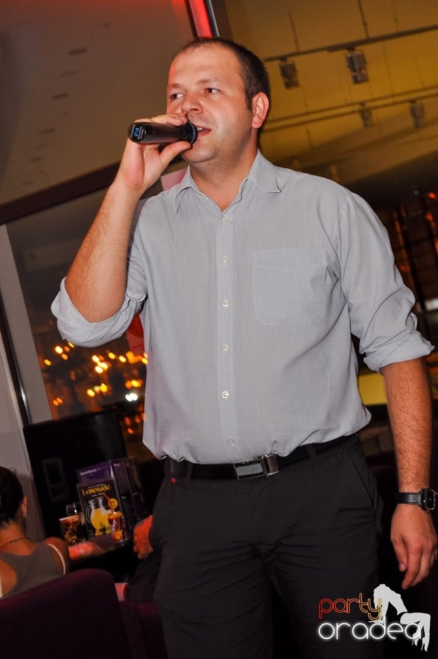 Karaoke Night în Blondy's Art Café, 