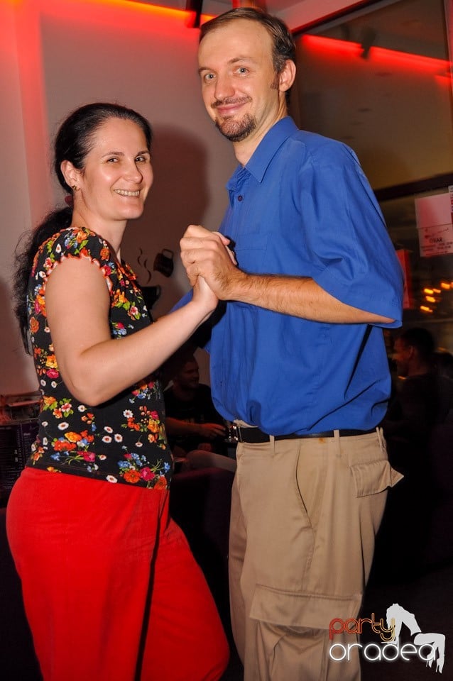 Karaoke Night în Blondy's Art Café, 