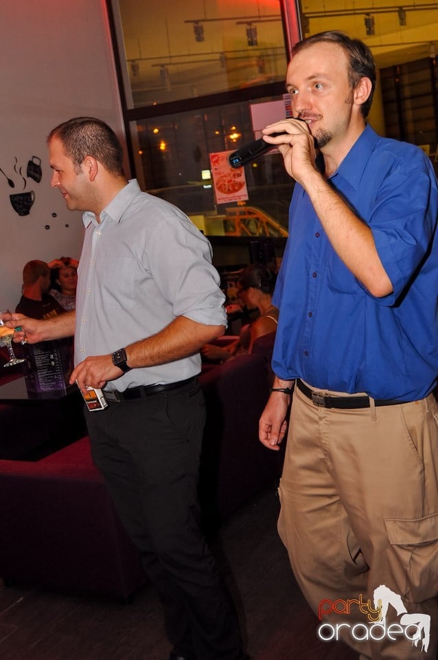 Karaoke Night în Blondy's Art Café, 